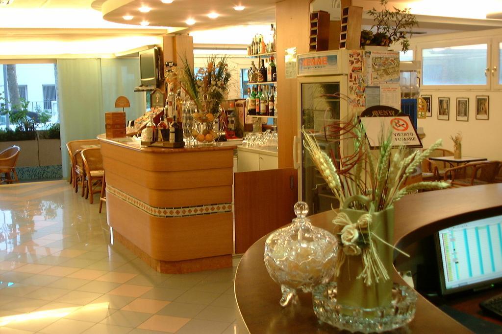 Hotel Kadett ริมินี ภายนอก รูปภาพ