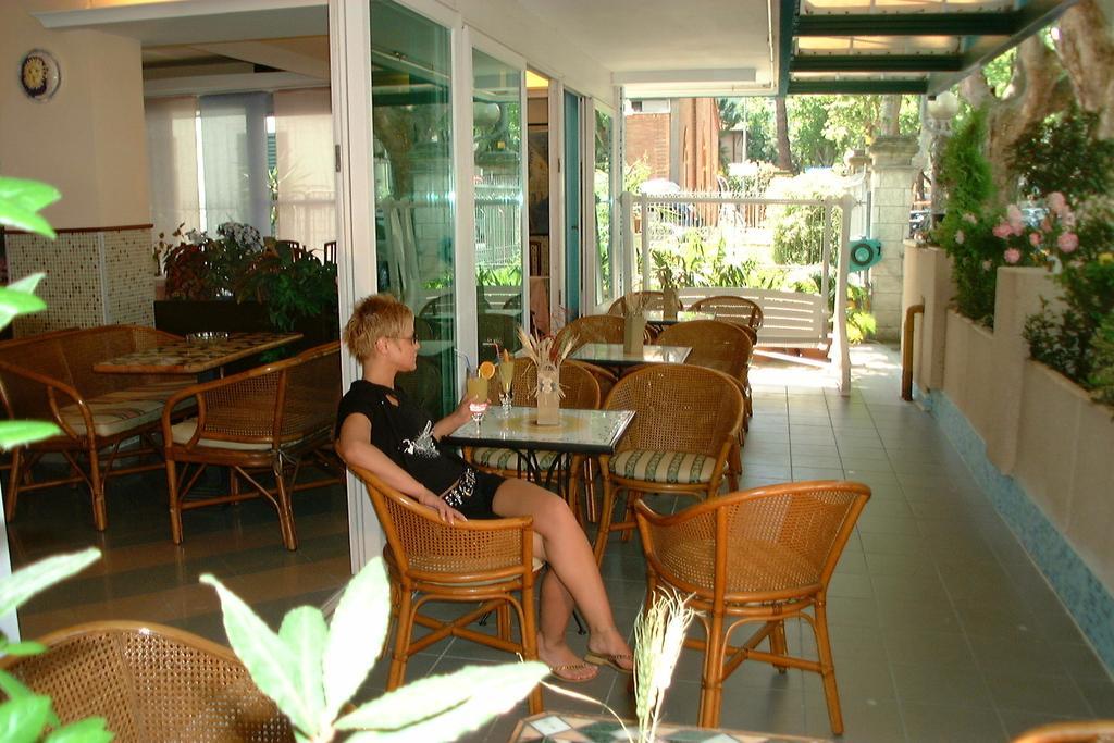 Hotel Kadett ริมินี ภายนอก รูปภาพ